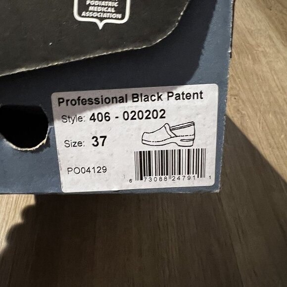 New! Dansko Professional Black Patent Leather Clogs W Red Abstract Overlay SZ 37 - Picture 6 of 7